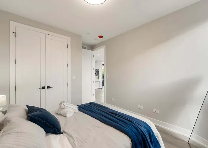 New Build In Pilsen Spacious 2 Bed 2 Bath Unit Appartement