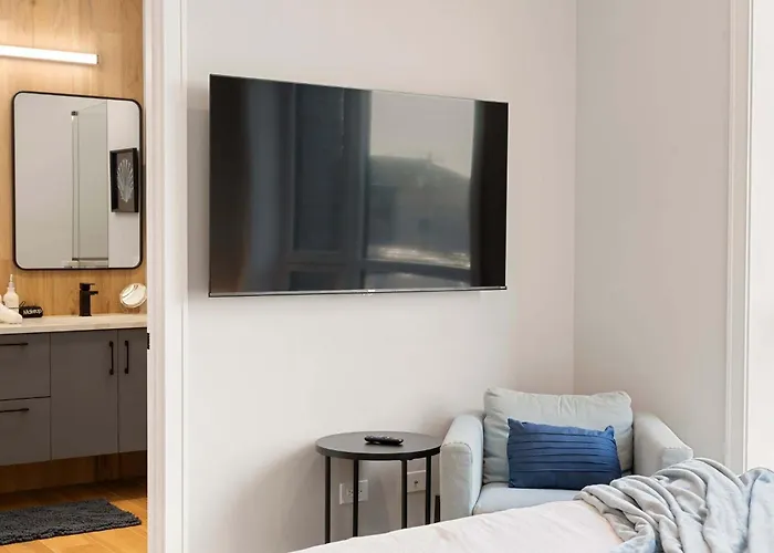 New Build In Pilsen Spacious 2 Bed 2 Bath Unit Appartement *